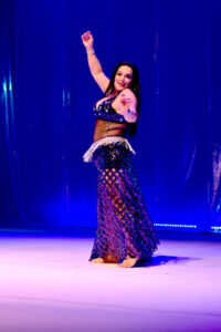 O Poder Transformador da Dança do Ventre, conectando corpo, mente e espírito. Uma jornada transcendental que vai além dos movimentos graciosos e expressivos.