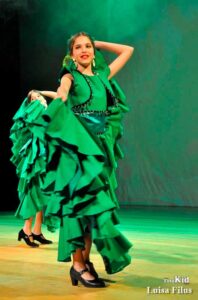 Conectando-se com a Alma da Dança Flamenca, História e Significado por trás da dança flamenca, convidando você a mergulhar na paixão e na tradição desta arte emocionante.