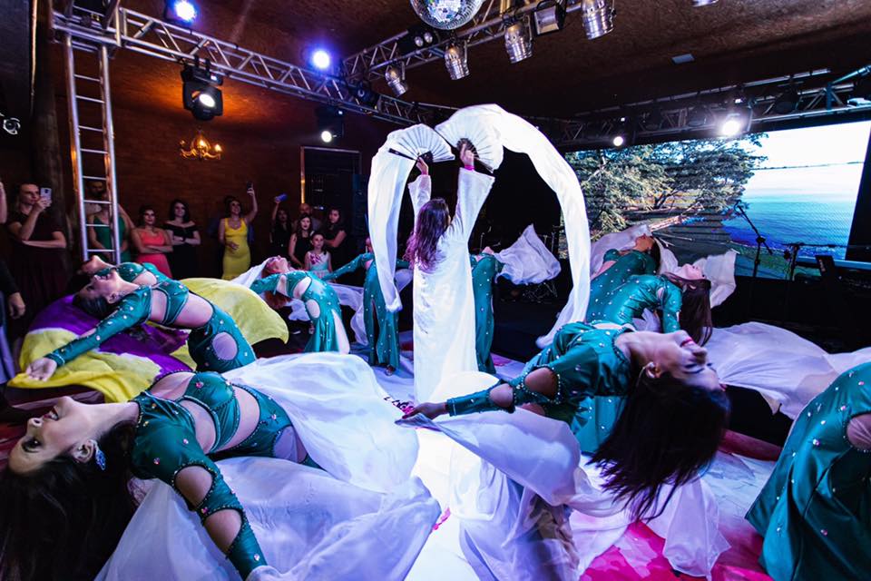 Dança como Terapia, Superando Desafios Emocionais e Físicos, benefícios da dança em diferentes contextos.