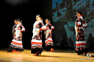 Flamenco: Uma Jornada Cultural e Histórica uma arte que transcende gerações e fronteiras, carregando consigo uma rica história e uma profunda carga emocional.
